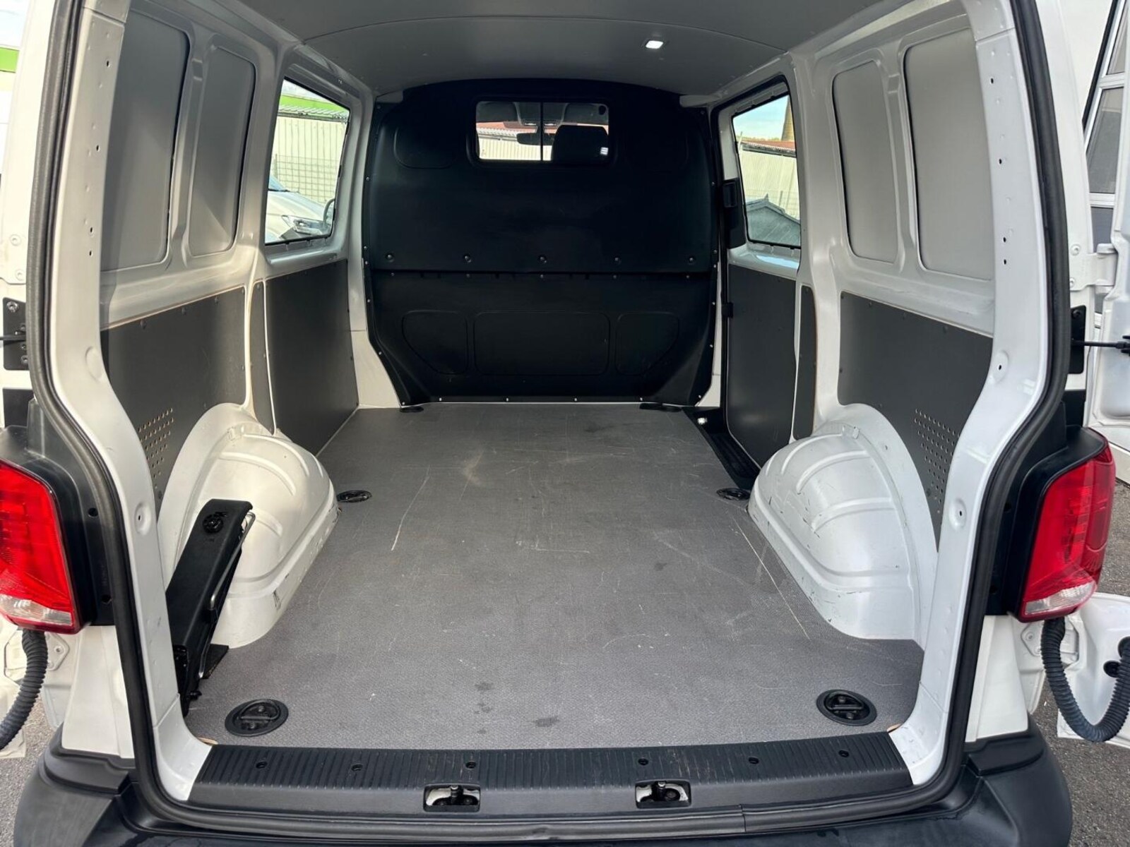 Volkswagen T6.1 Transporter Kasten kurzer Radstand – Bild 14