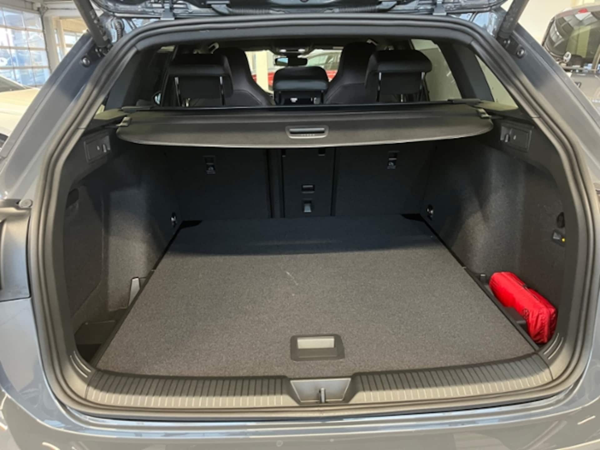 Volkswagen Golf Variant R-Line