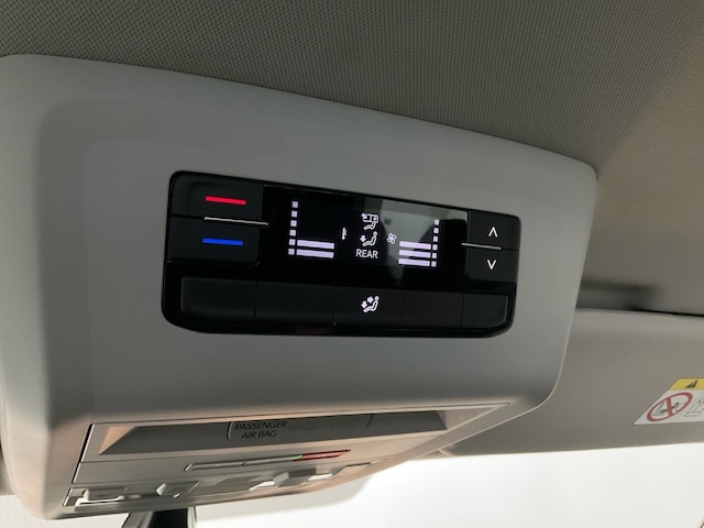 Volkswagen T6.1 Caravelle larger