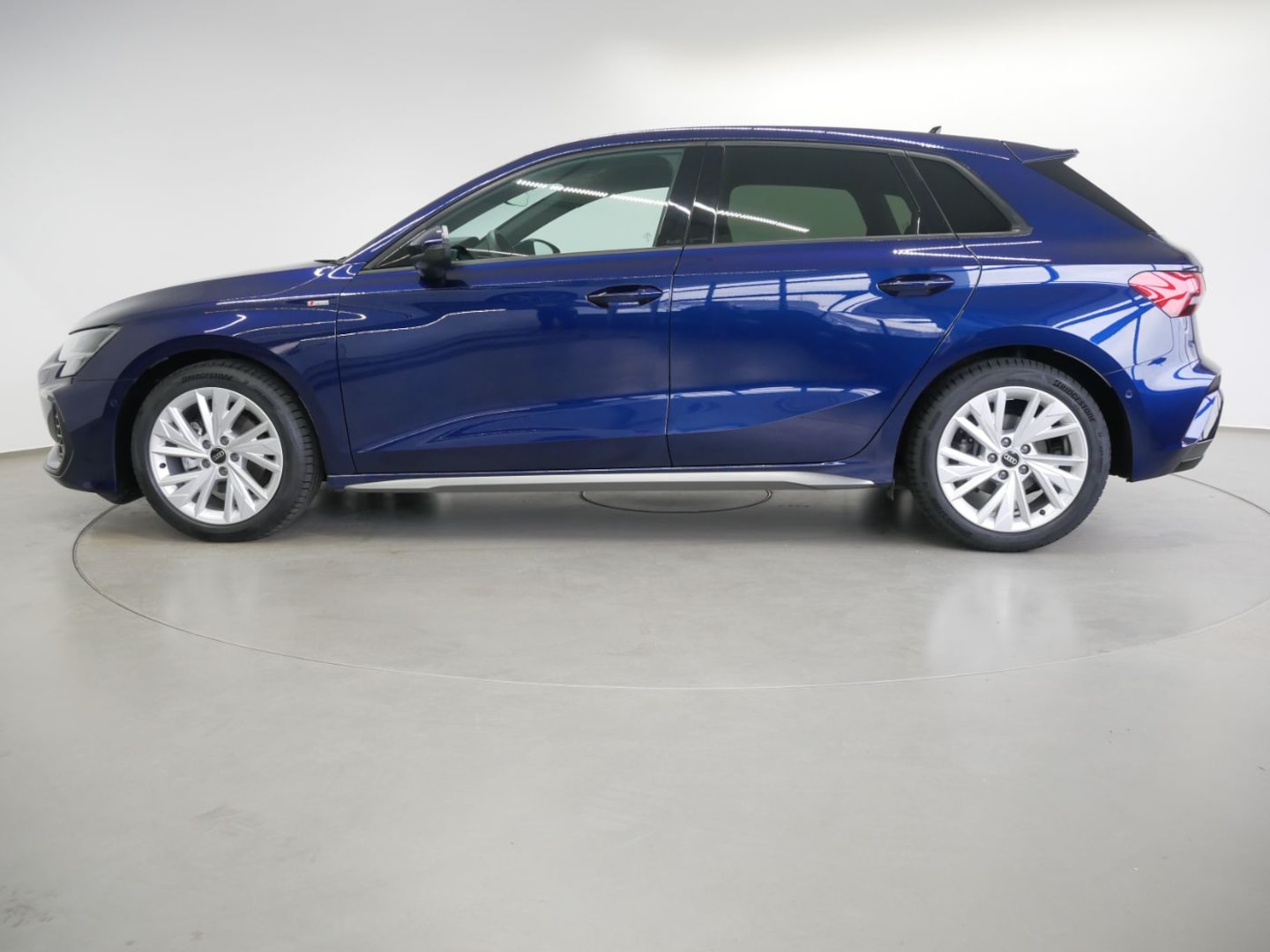 Bild über Audi A3 Sportback S line 35 TDI S tronic - für weitere Informationen kontaktieren Sie den Audi Partner
