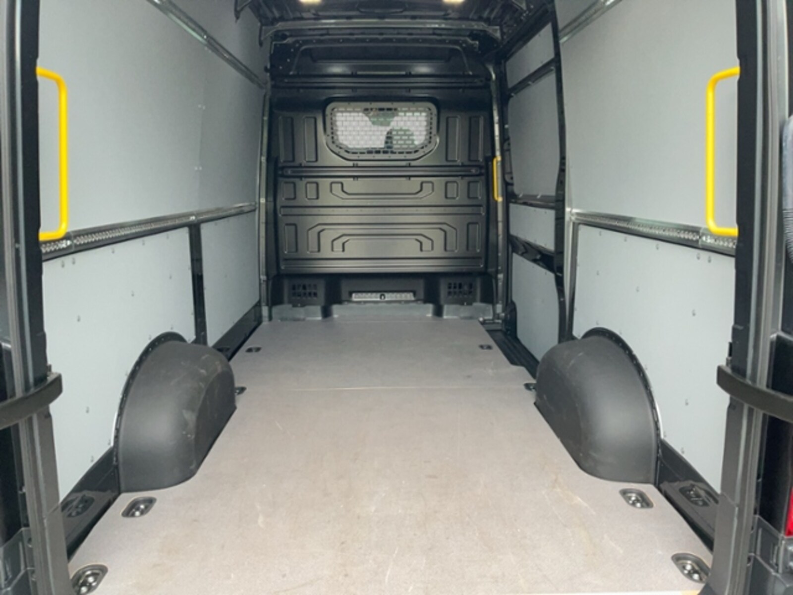 Volkswagen Crafter Kasten mittlerer Radstand – Bild 13