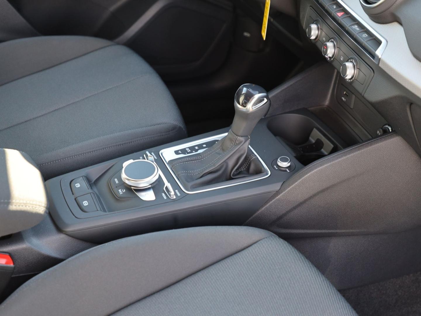 Bild über Audi Q2 S line 35 TFSI S tronic - für weitere Informationen kontaktieren Sie den Audi Partner
