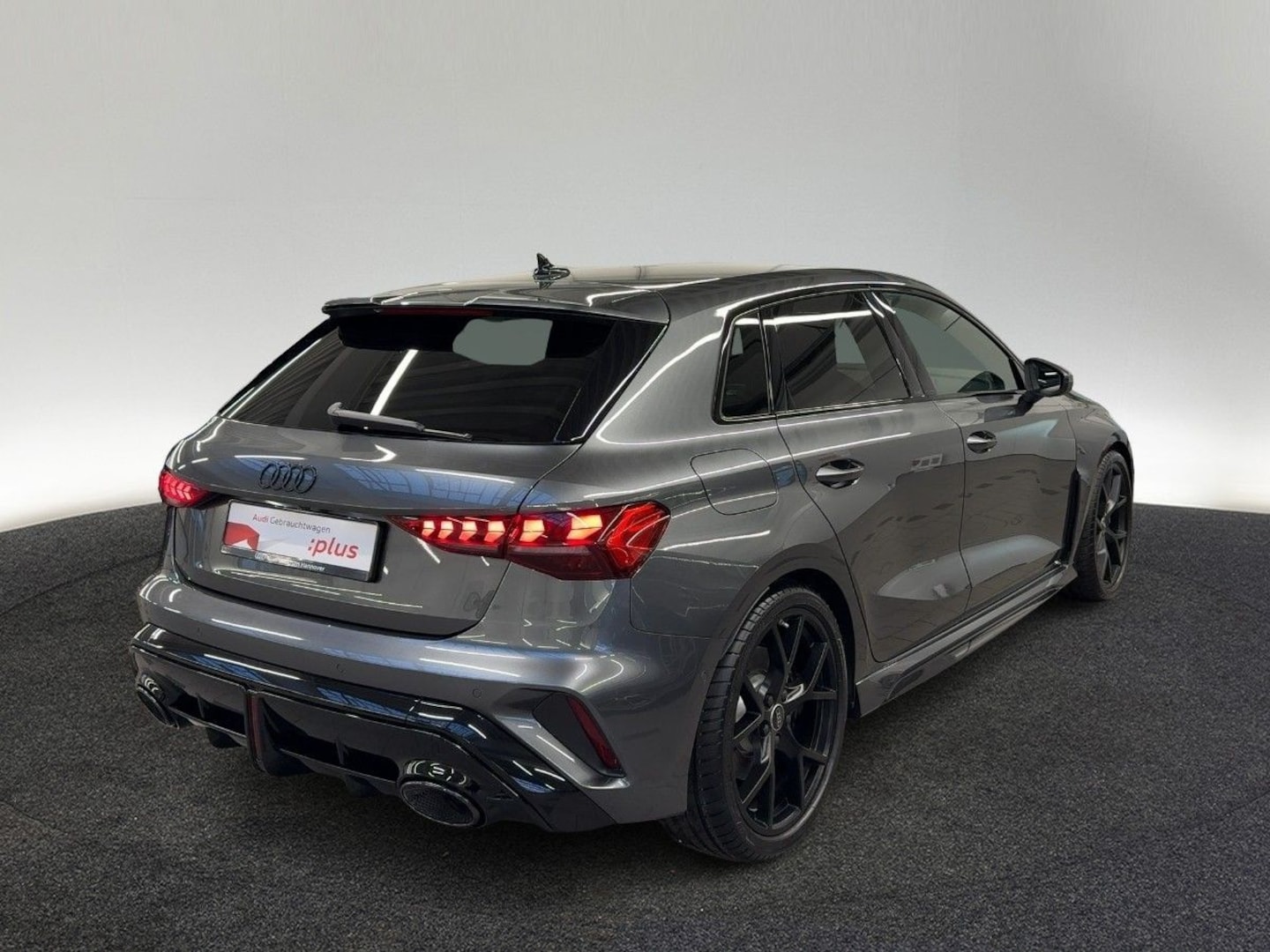 Bild über Audi RS 3 Sportback TFSI quattro 294 kW S tronic - für weitere Informationen kontaktieren Sie den Audi Partner