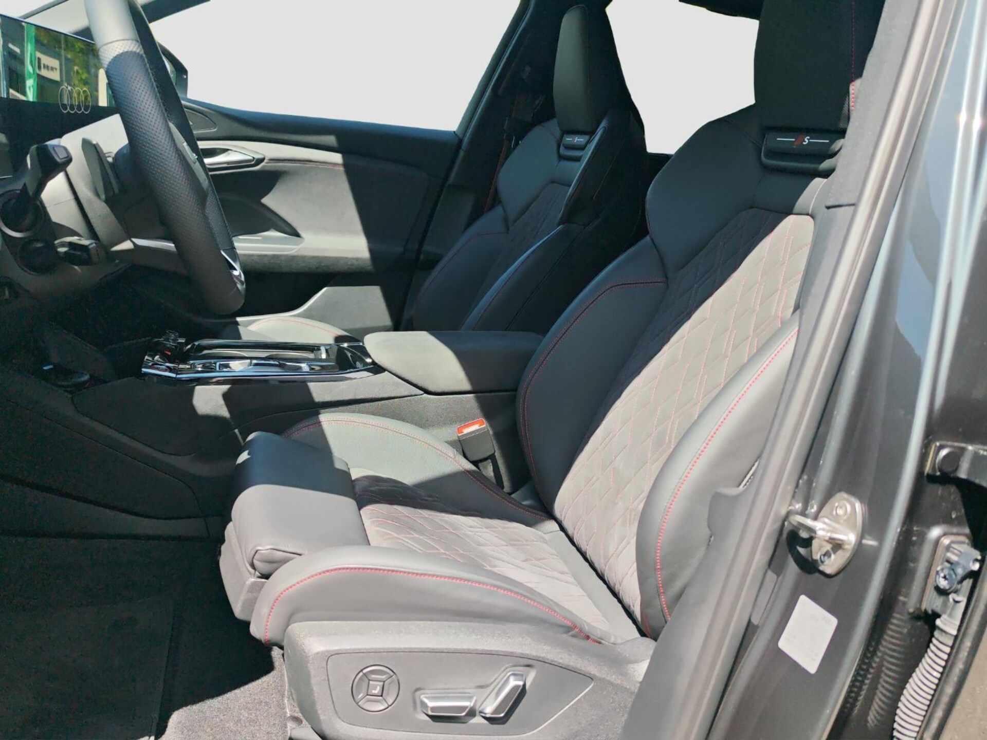 Audi SQ6 SUV e-tron
