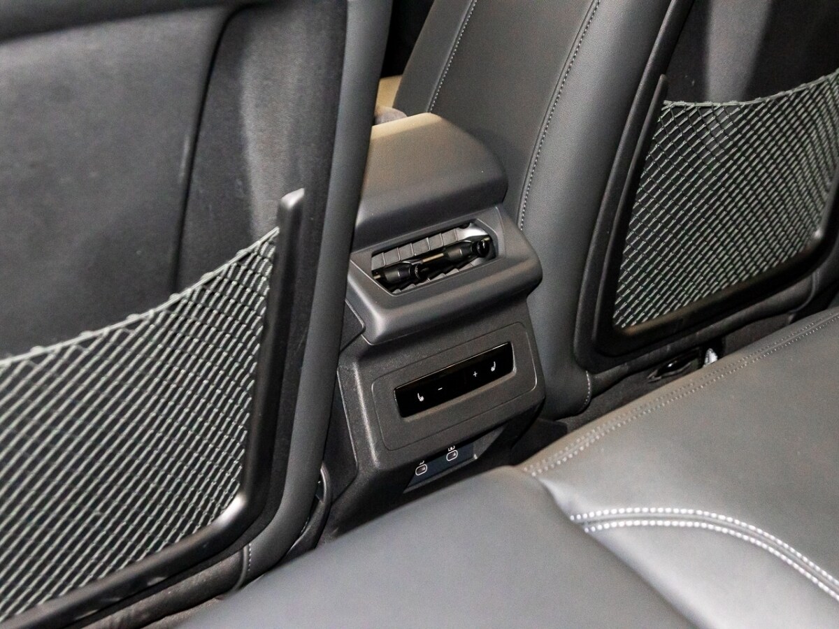 Image about Audi Q6 SUV e-tron e-tron quattro
