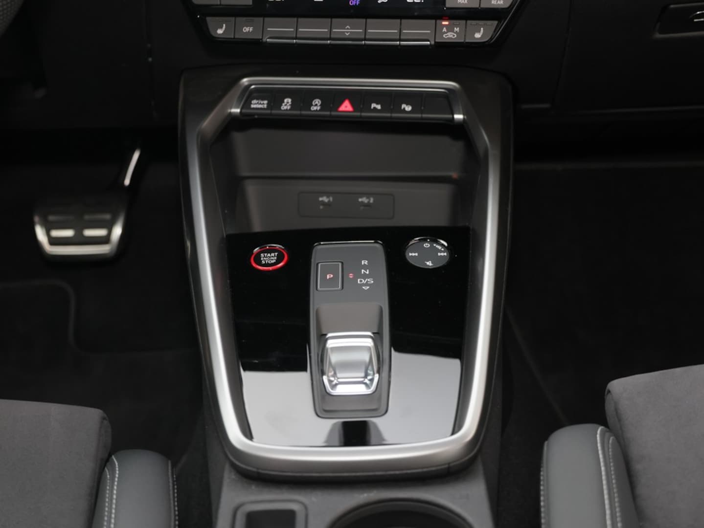 Bild über Audi S3 Limousine TFSI quattro S tronic - für weitere Informationen kontaktieren Sie den Audi Partner