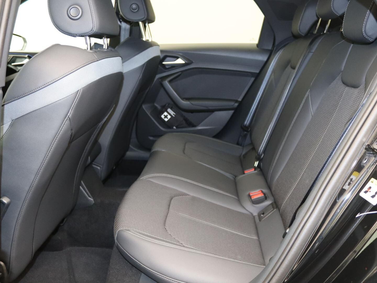 Bild über Audi A1 Sportback S line 30 TFSI S tronic - für weitere Informationen kontaktieren Sie den Audi Partner