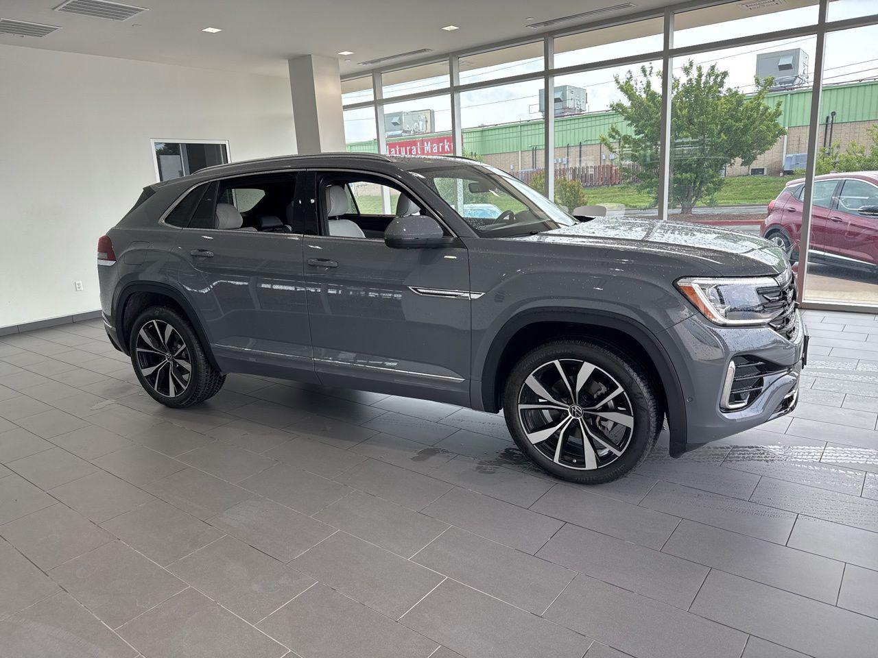2025 Volkswagen Atlas Cross Sport 2.0T SEL Premium R-Line 4MOTION's photo