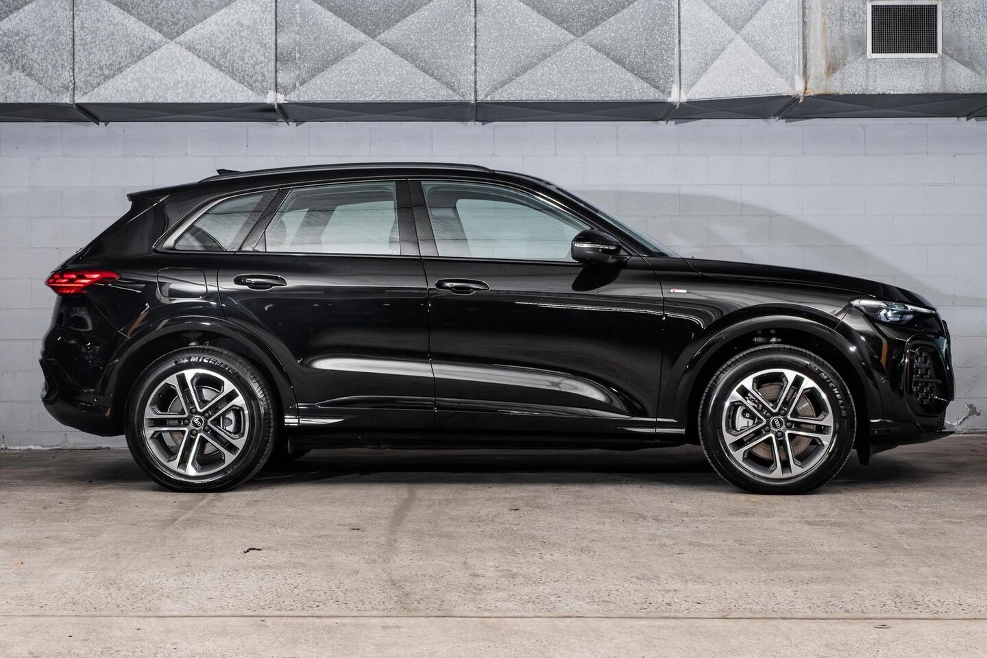 Image about Audi Q5 SUV TDI quattro 150 kW