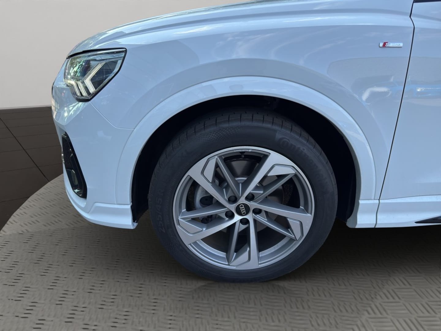 Bild über Audi Q3 TFSI quattro 140 kW S tronic - für weitere Informationen kontaktieren Sie den Audi Partner