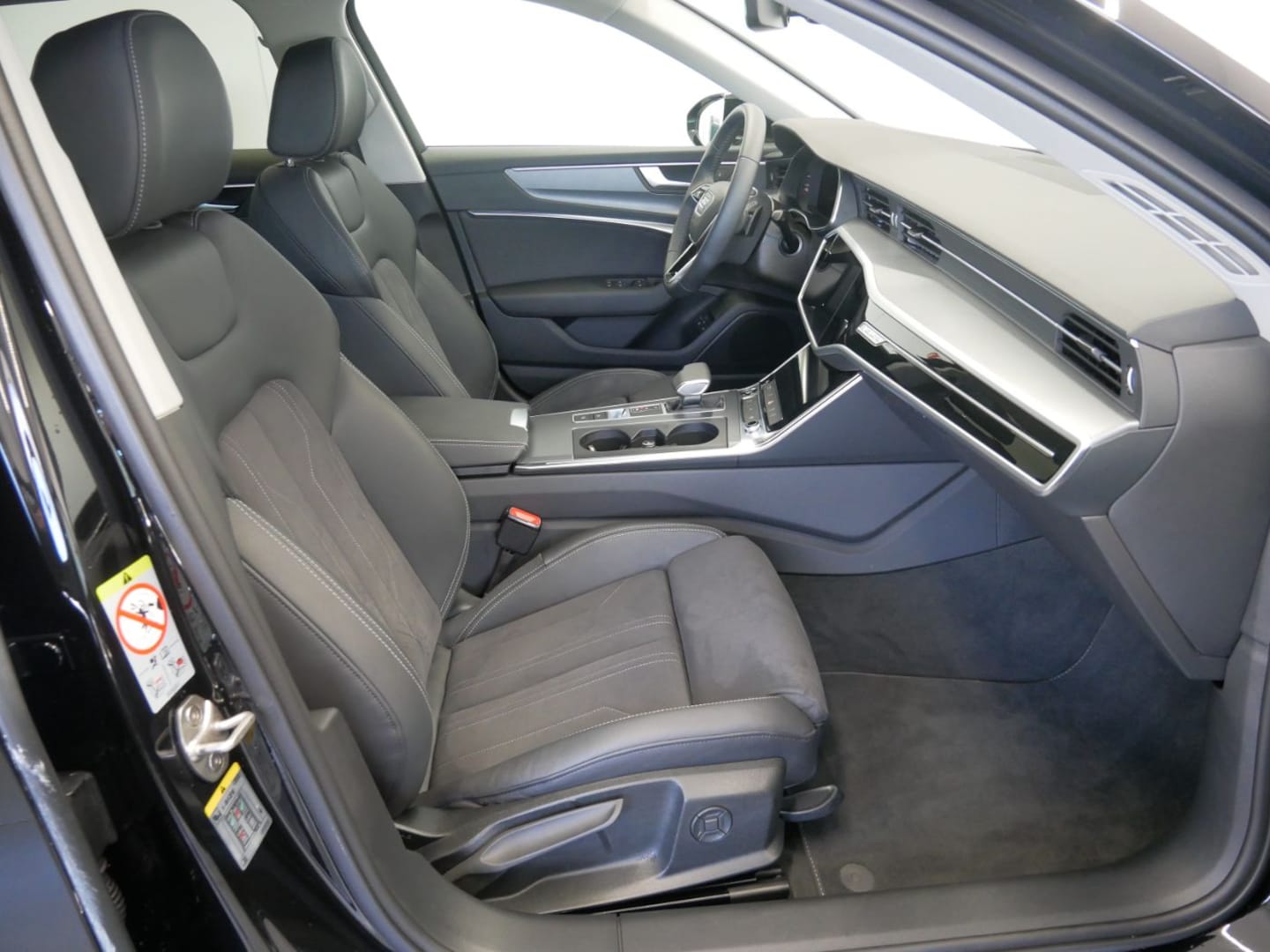 Bild über Audi A6 Avant TFSI e advanced 50 TFSI e quattro S tronic - für weitere Informationen kontaktieren Sie den Audi Partner