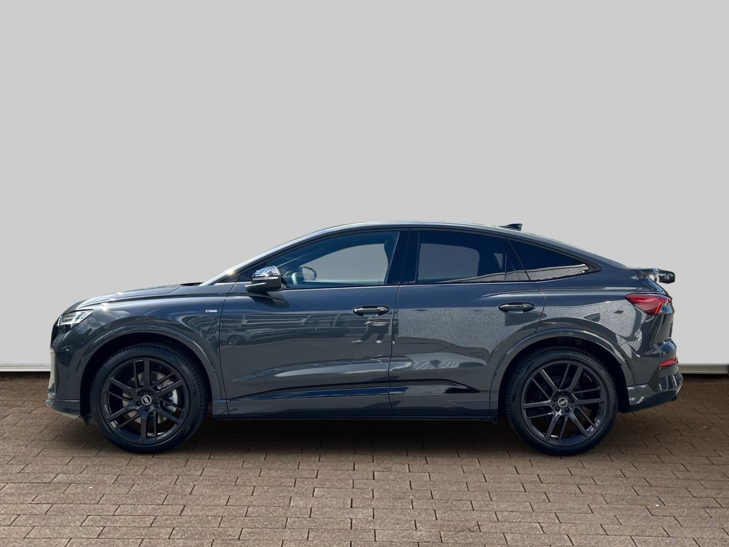 Bild über Audi Q4 Sportback e-tron e-tron quattro 220 kW - für weitere Informationen kontaktieren Sie den Audi Partner