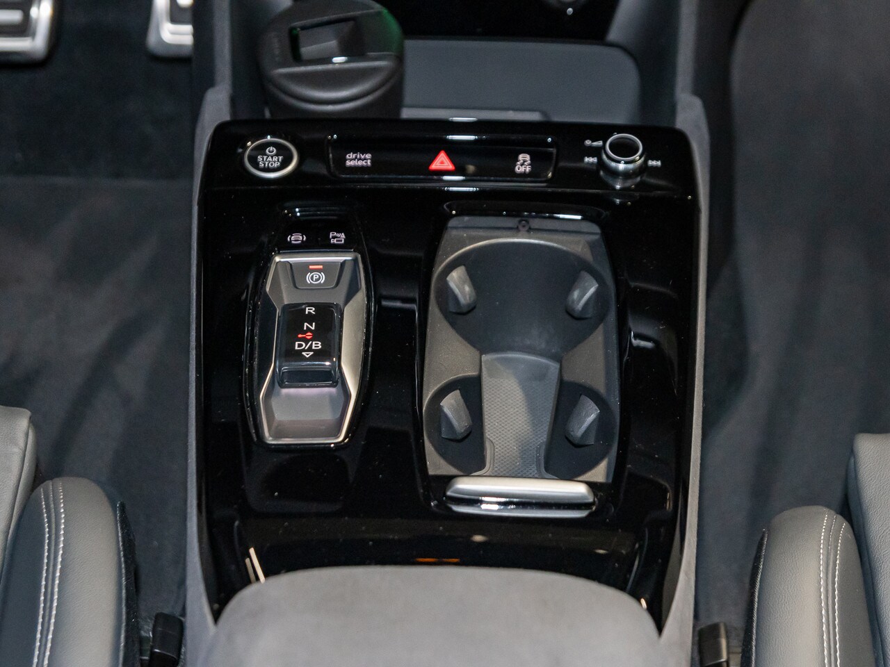 Image about Audi Q6 SUV e-tron e-tron quattro