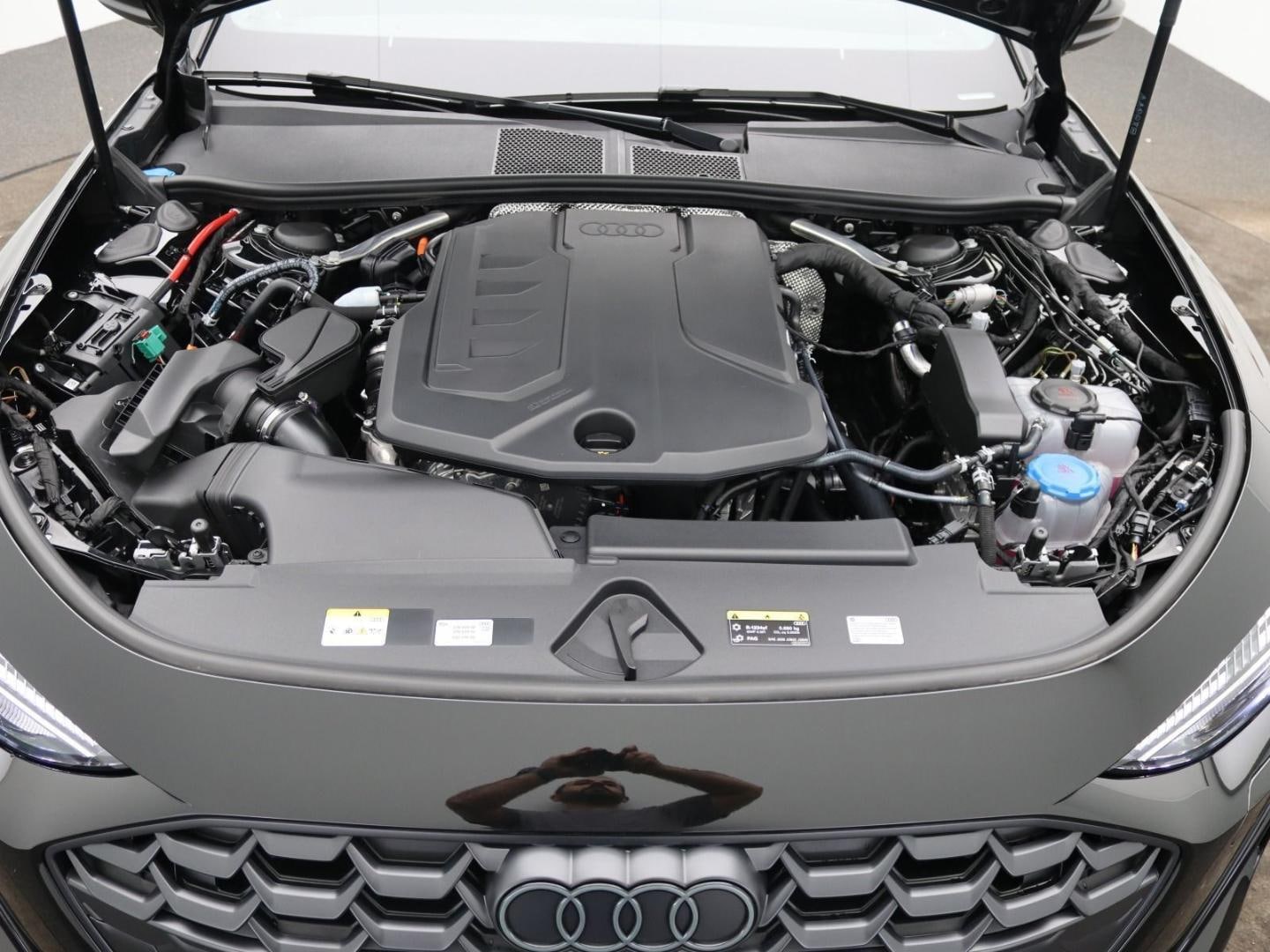 Bild über Audi A5 Limousine e-hybrid e-hybrid quattro 220 kW S tronic - für weitere Informationen kontaktieren Sie den Audi Partner