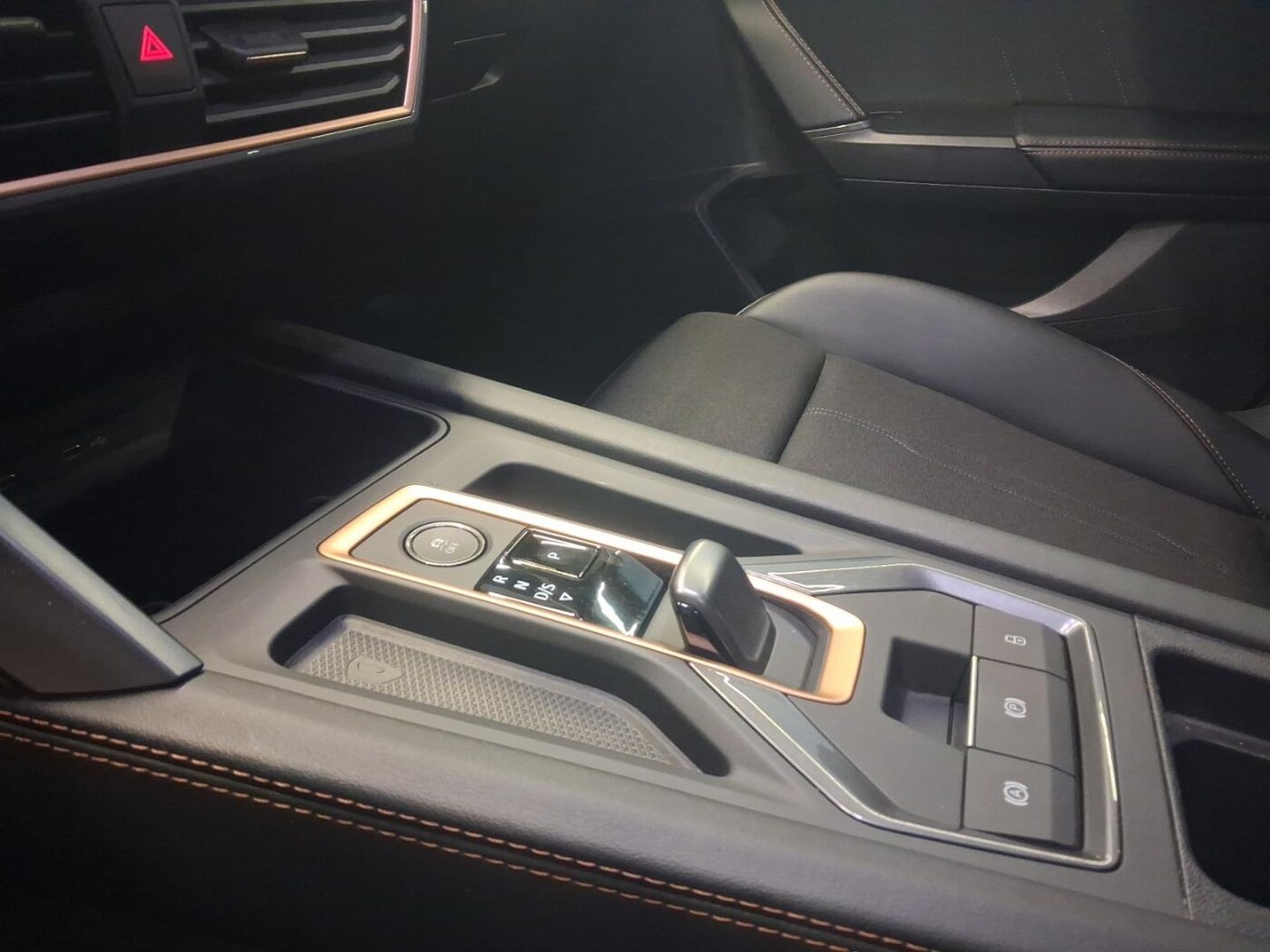 CUPRA Leon León 1.5 eTSI DSG 110 kW (150 CV) — photo 12