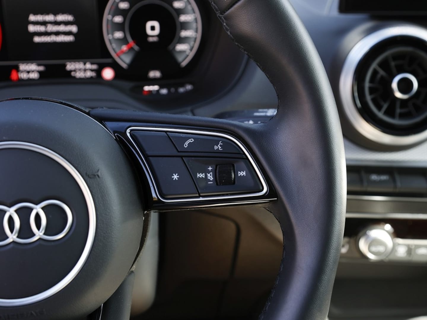 Bild über Audi Q2 advanced 35 TFSI S tronic - für weitere Informationen kontaktieren Sie den Audi Partner