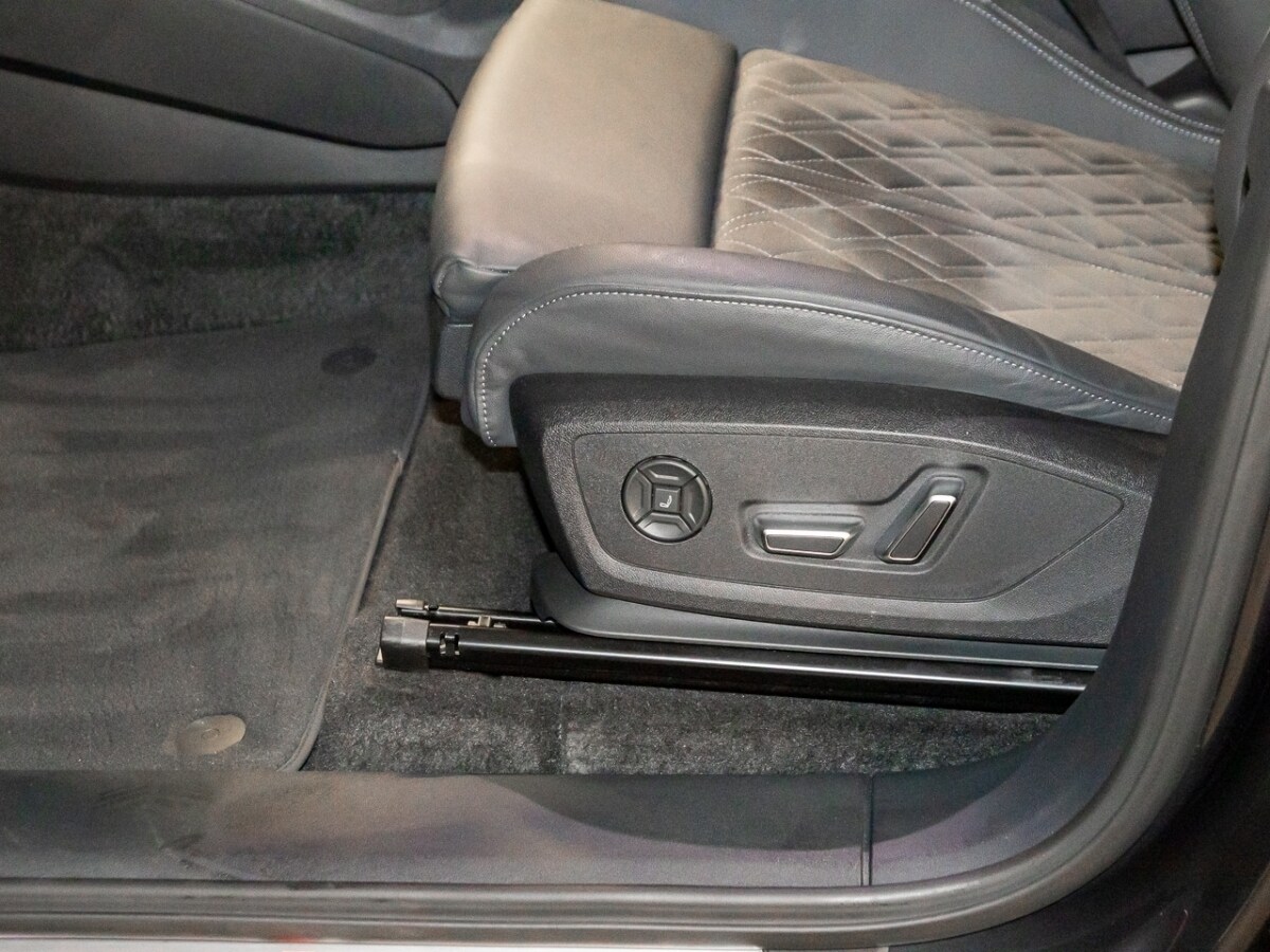 Image about Audi Q6 SUV e-tron e-tron quattro
