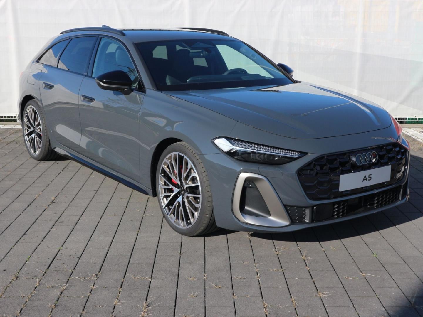 Bild über Audi A5 Avant TDI quattro 150 kW S tronic - für weitere Informationen kontaktieren Sie den Audi Partner