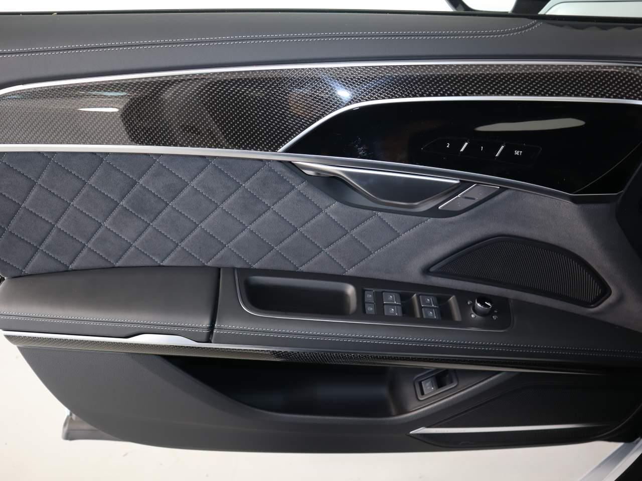 2025 Audi S8 Base - Photo 14