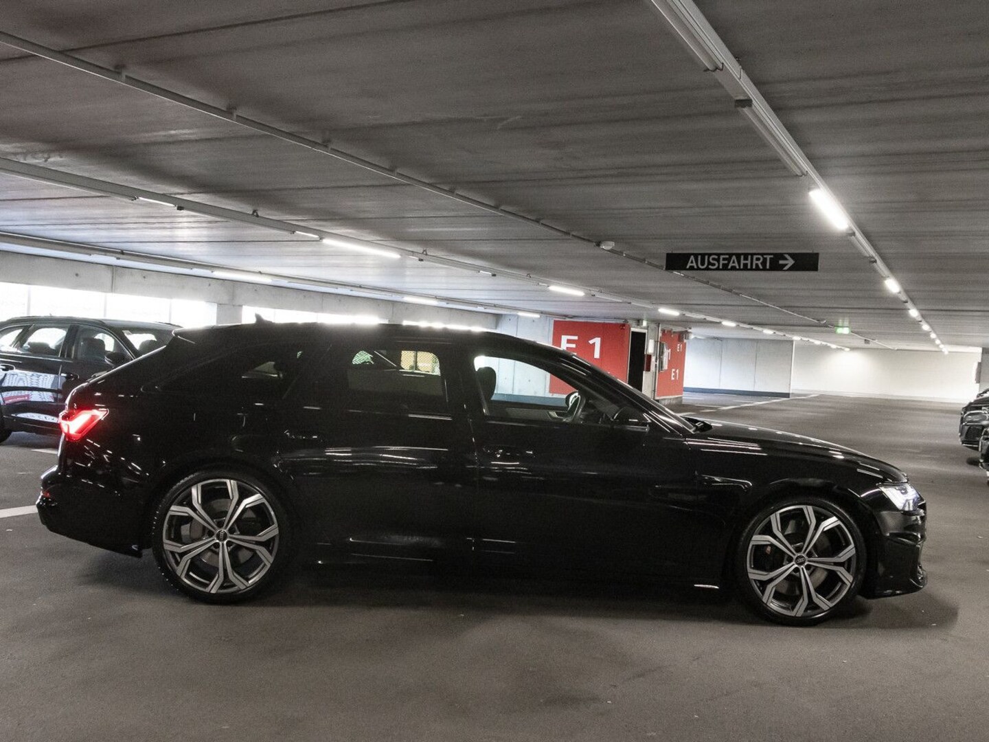 Bild über Audi S6 Avant TDI quattro tiptronic - für weitere Informationen kontaktieren Sie den Audi Partner