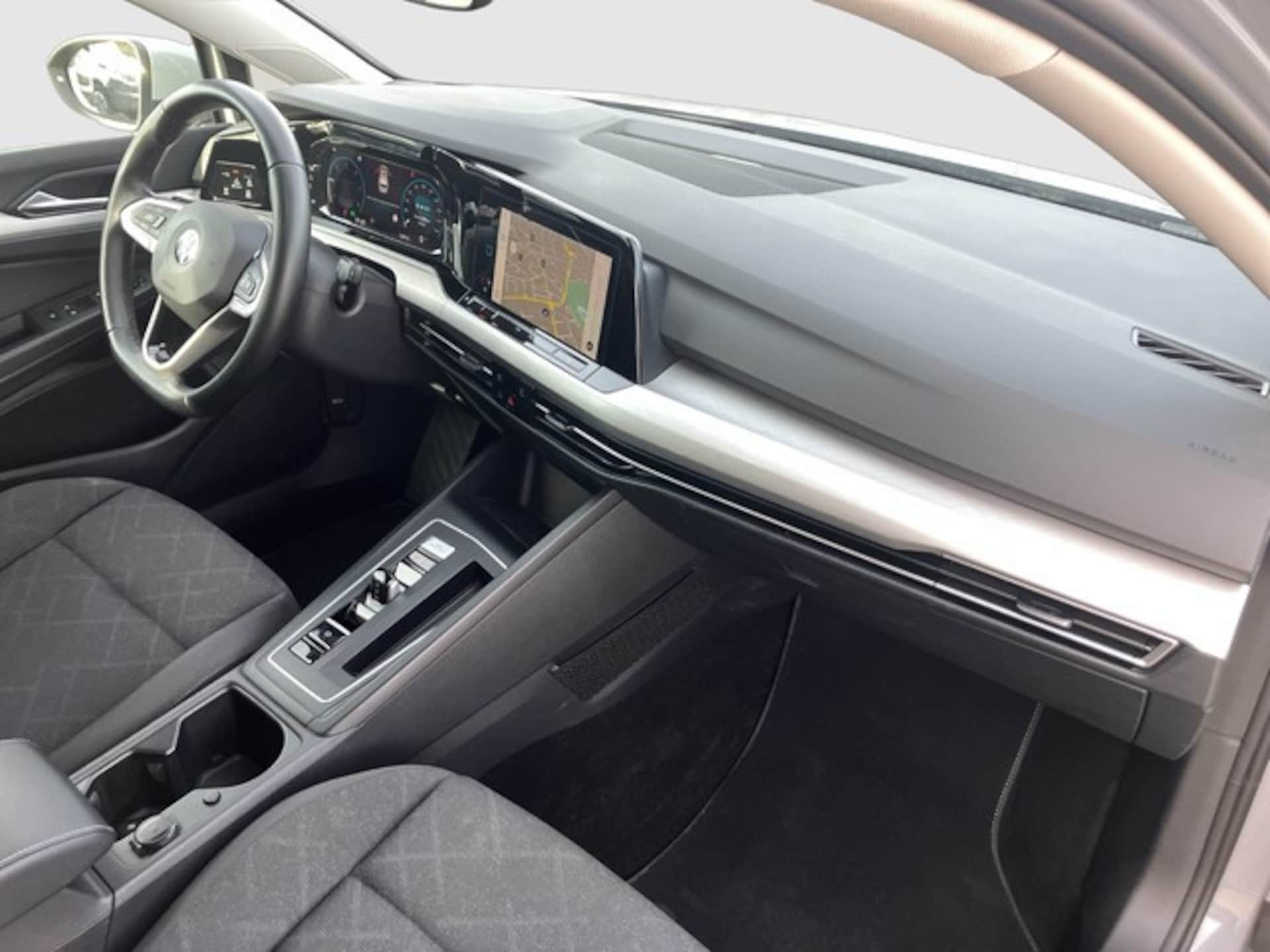 Volkswagen Golf Variant Life