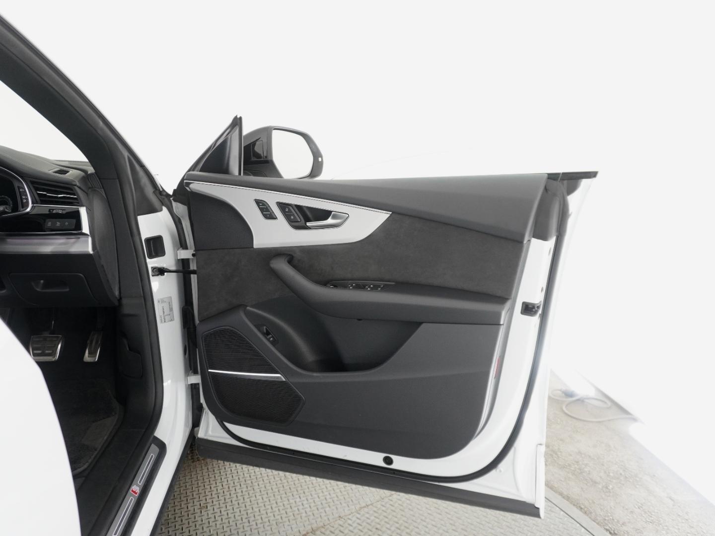 Image about Audi Q8 55 TFSI quattro S line 250(340) kW(PS) tiptronic