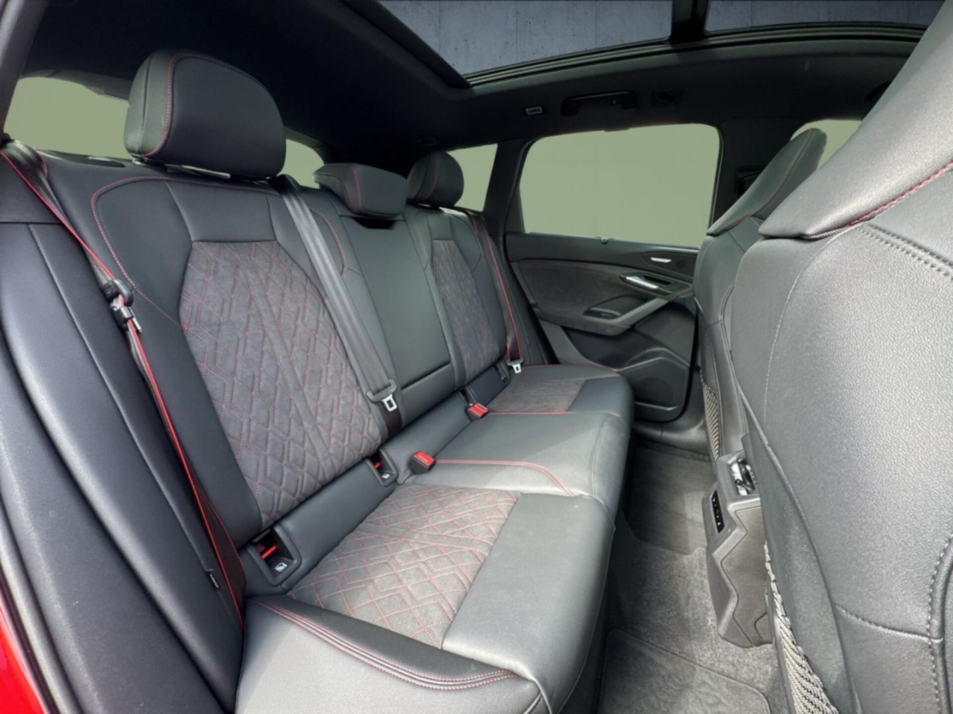 Audi SQ6 SUV e-tron
