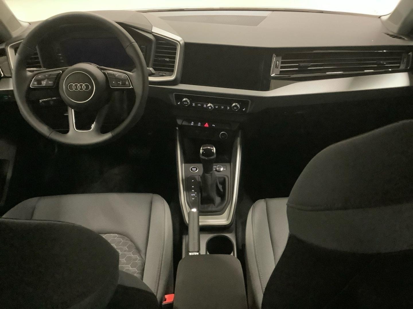 Bild über Audi A1 Sportback S line 30 TFSI S tronic - für weitere Informationen kontaktieren Sie den Audi Partner