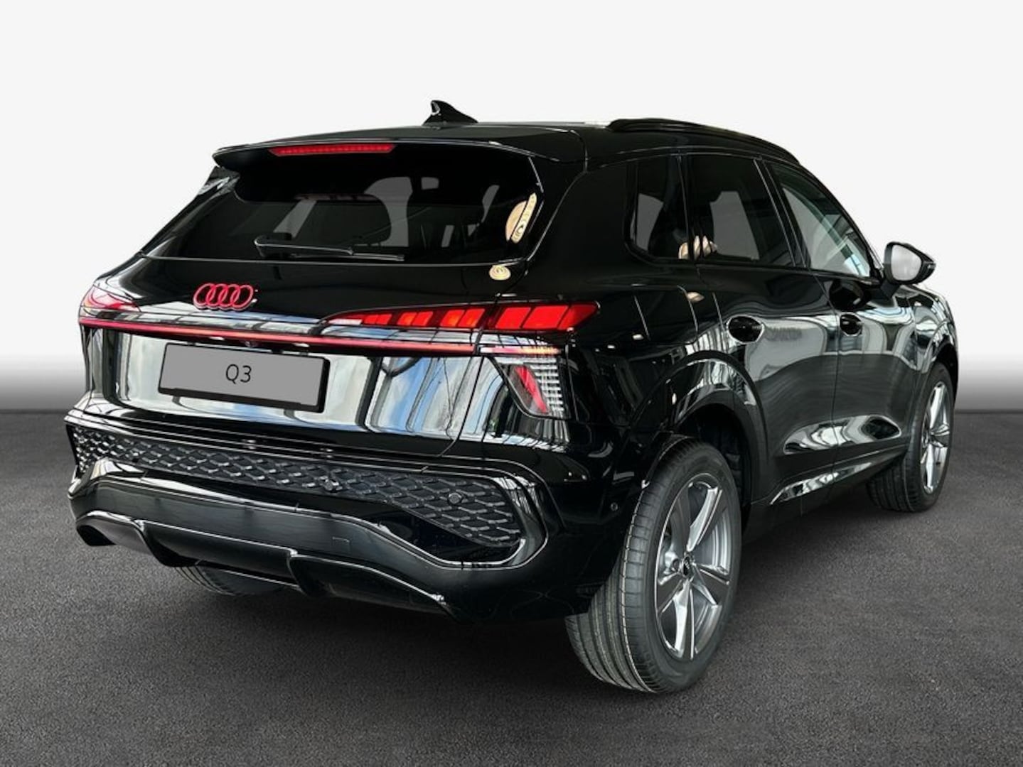 Bild über Audi Q3 SUV TFSI 110 kW S tronic - für weitere Informationen kontaktieren Sie den Audi Partner