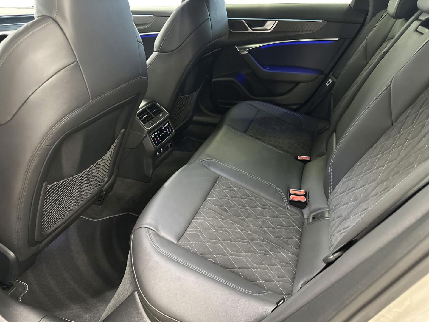 Bild über Audi S6 Avant TDI quattro tiptronic - für weitere Informationen kontaktieren Sie den Audi Partner