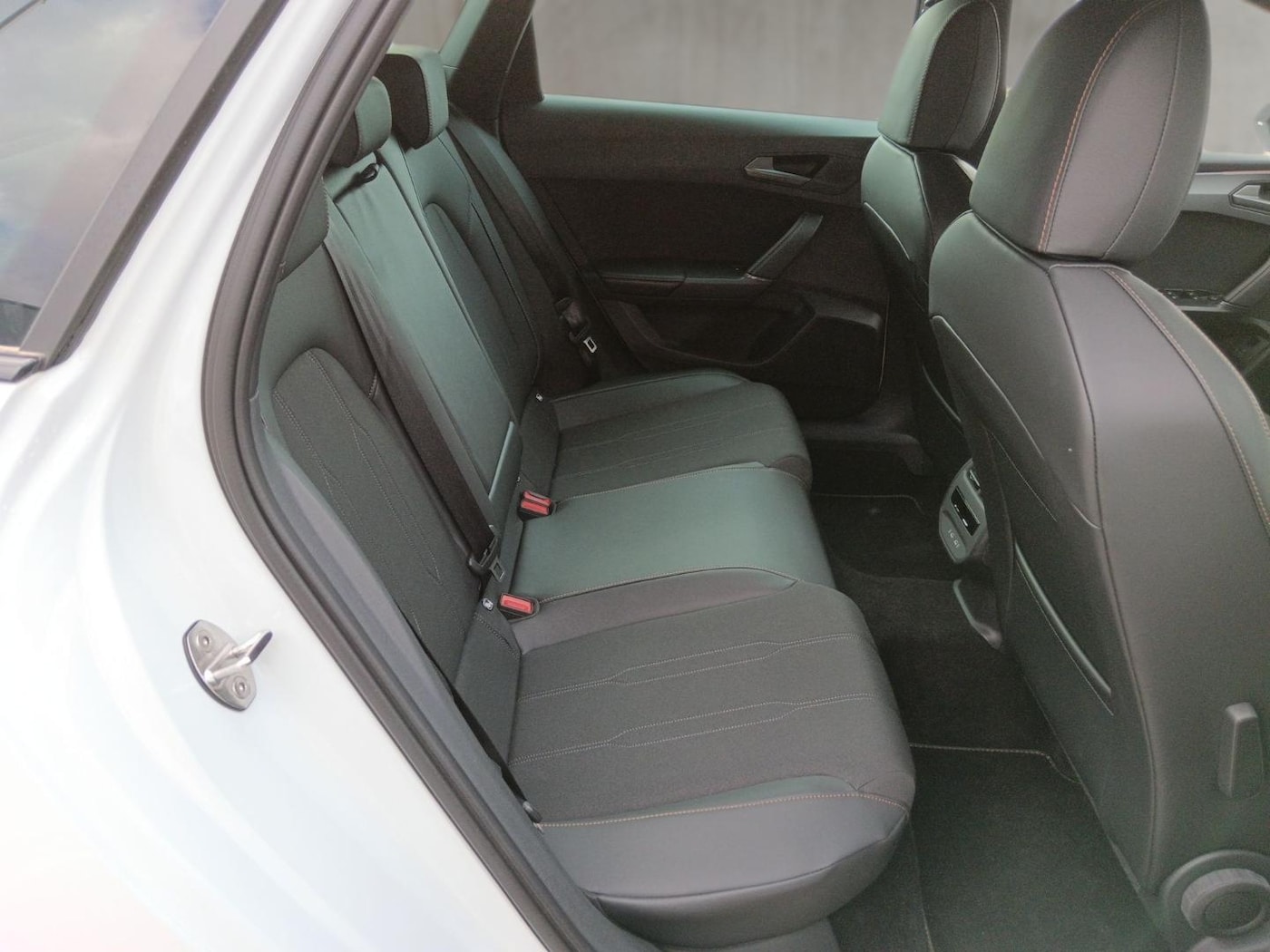 CUPRA Leon Sportstourer 1.5 eTSI DSG 110 kW (150 CV) — photo 6