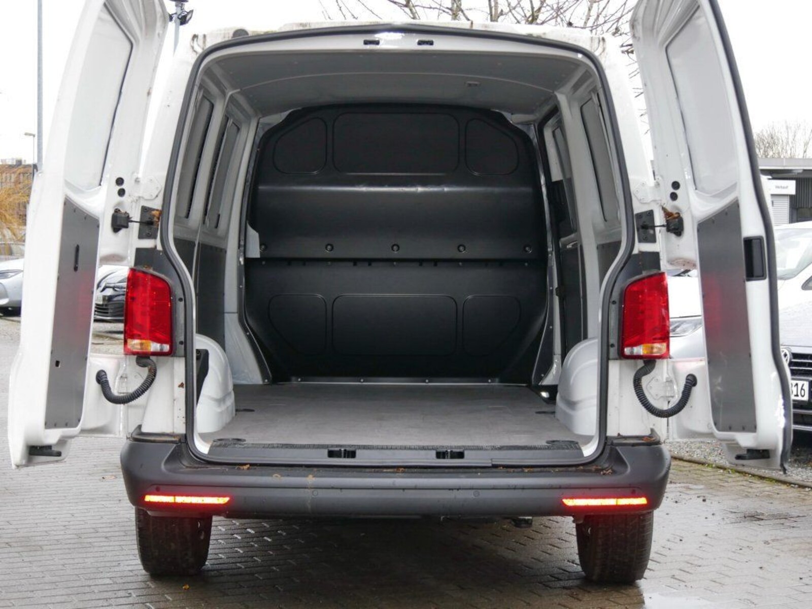 Volkswagen T6.1 Transporter Kasten langer Radstand – Bild 8