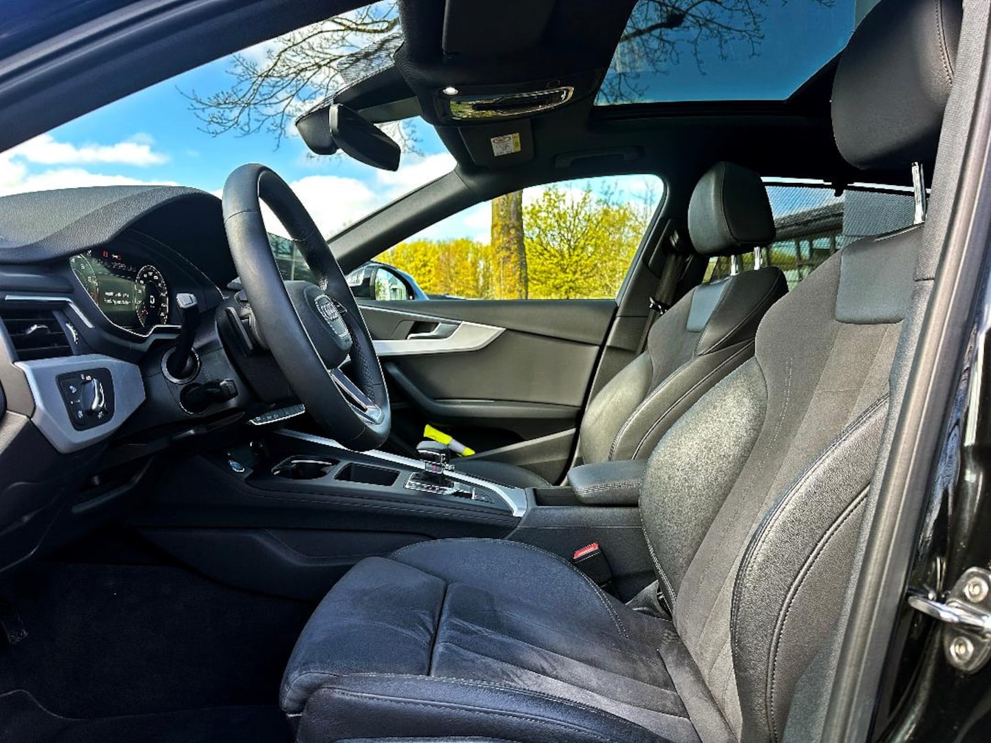 Bild über Audi A4 Avant S line 45 TFSI quattro S tronic - für weitere Informationen kontaktieren Sie den Audi Partner