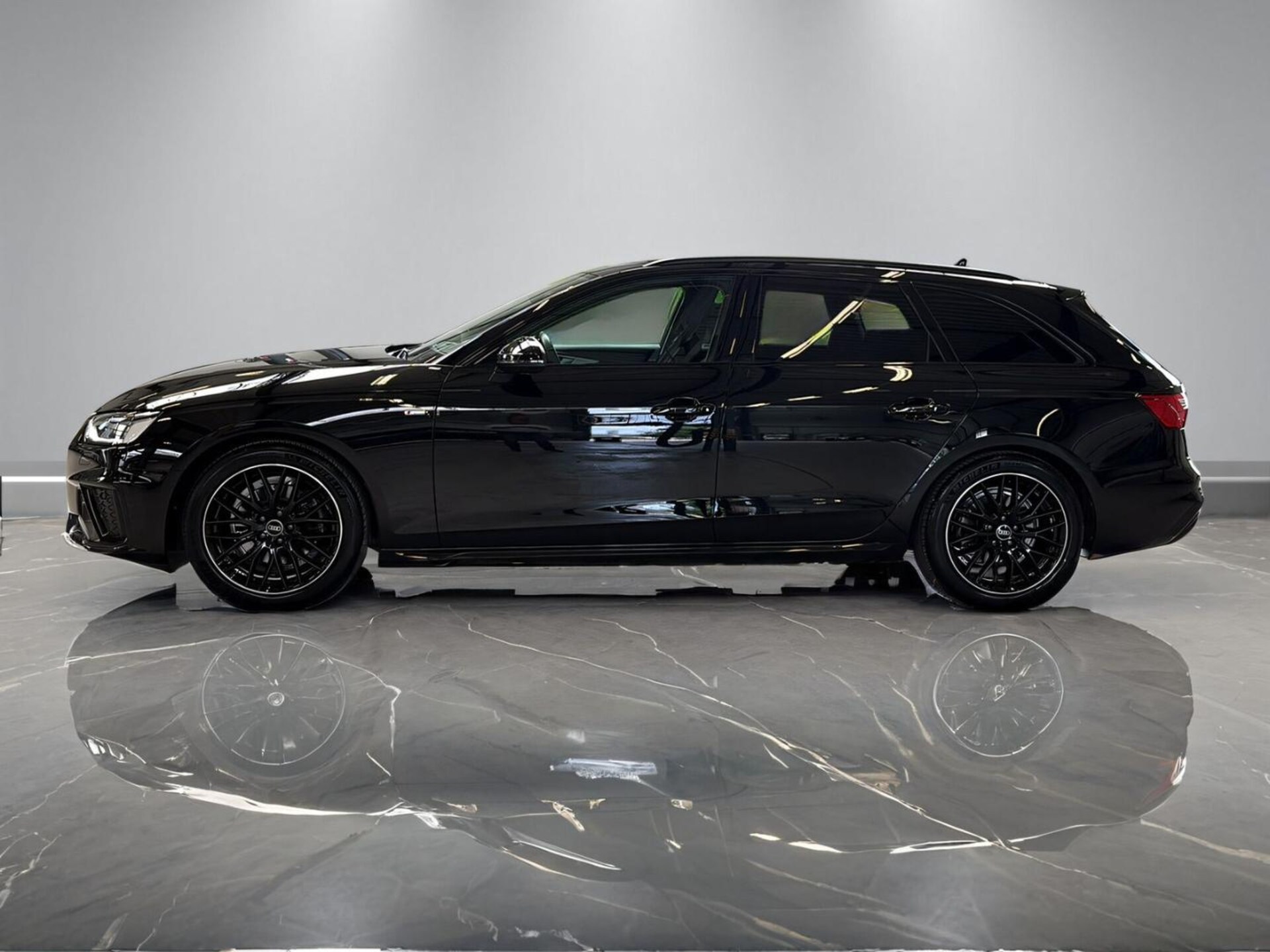 Audi A4 Avant S line