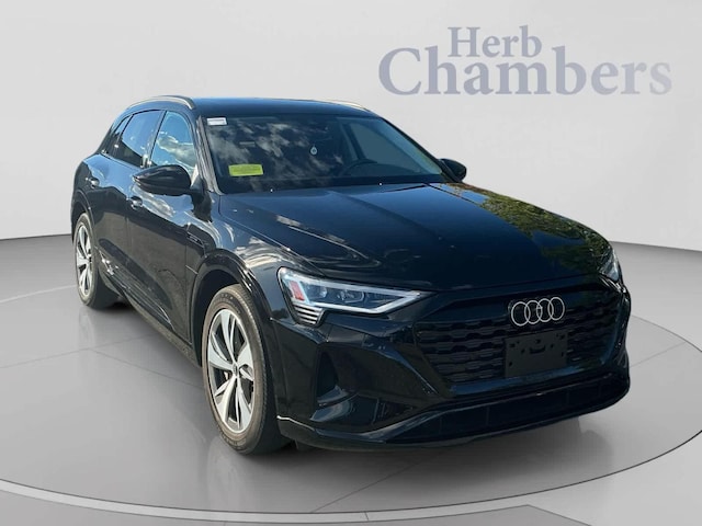 Photo of 2024 Audi Q8 e-tron