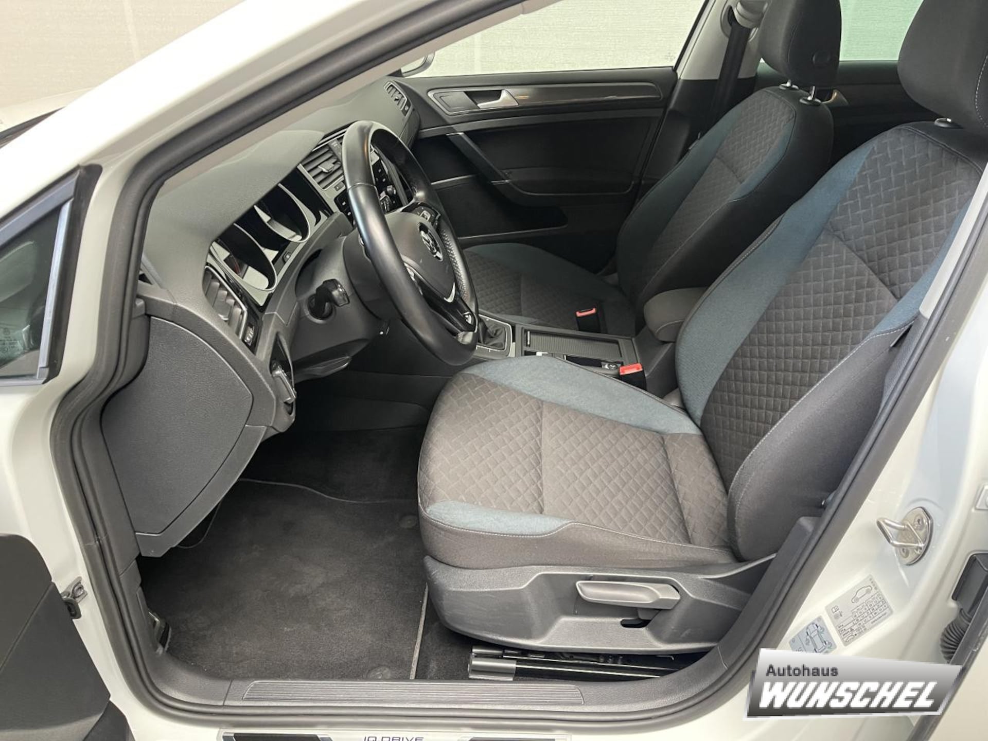 Volkswagen Golf IQ.DRIVE