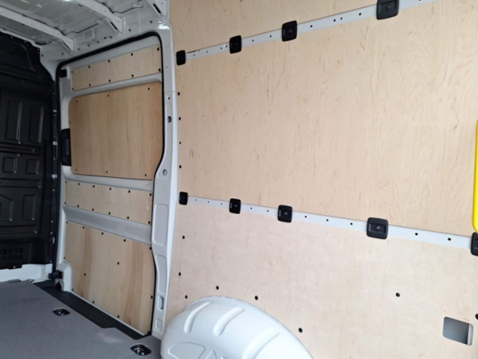 Volkswagen Crafter Kasten mittlerer Radstand – Bild 18