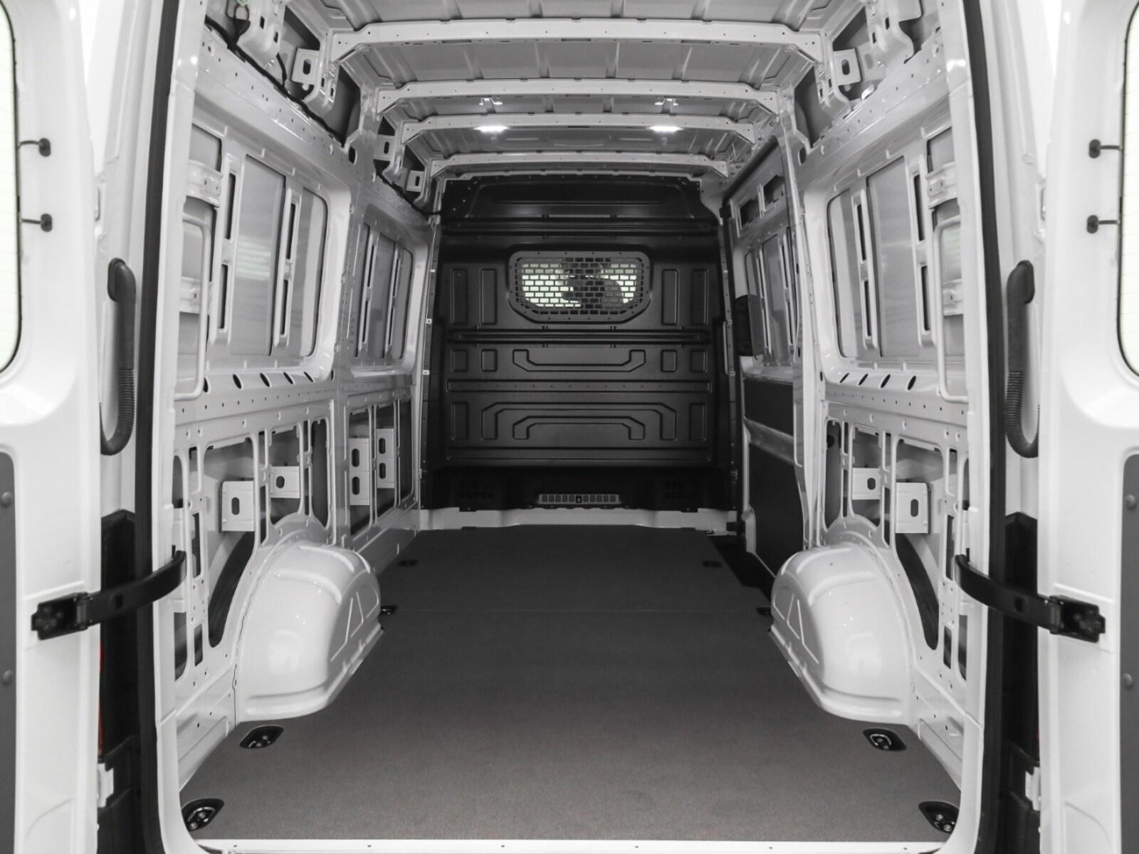 Volkswagen Crafter Kasten mittlerer Radstand – Bild 13