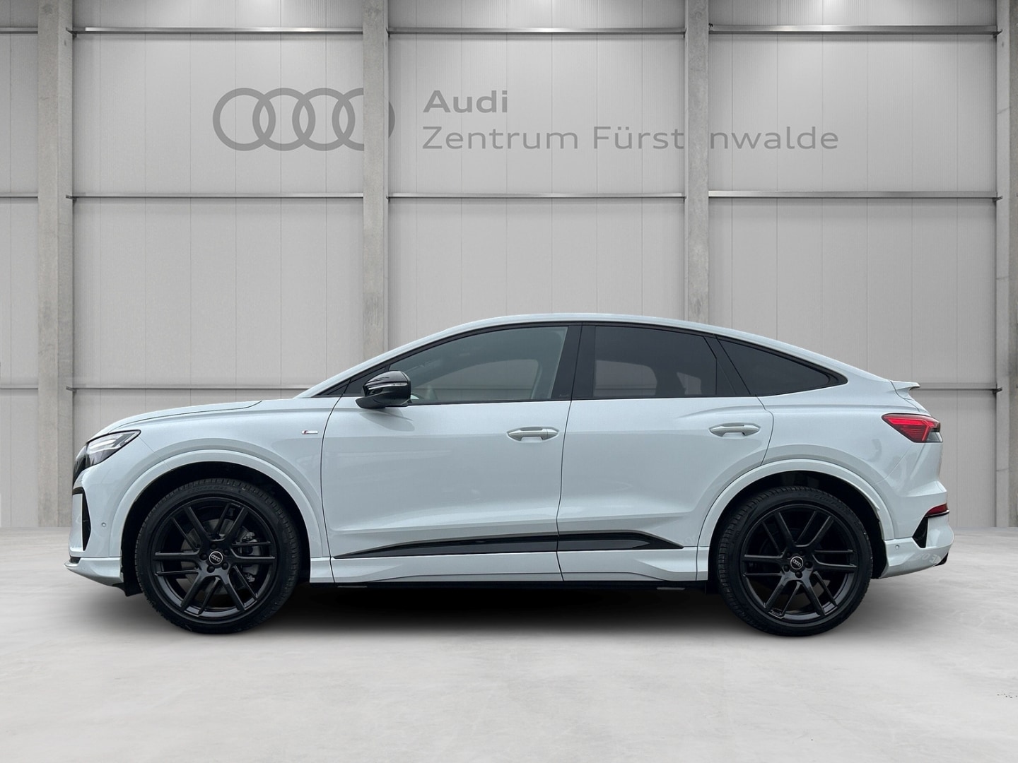Bild über Audi Q4 Sportback e-tron e-tron quattro 220 kW - für weitere Informationen kontaktieren Sie den Audi Partner