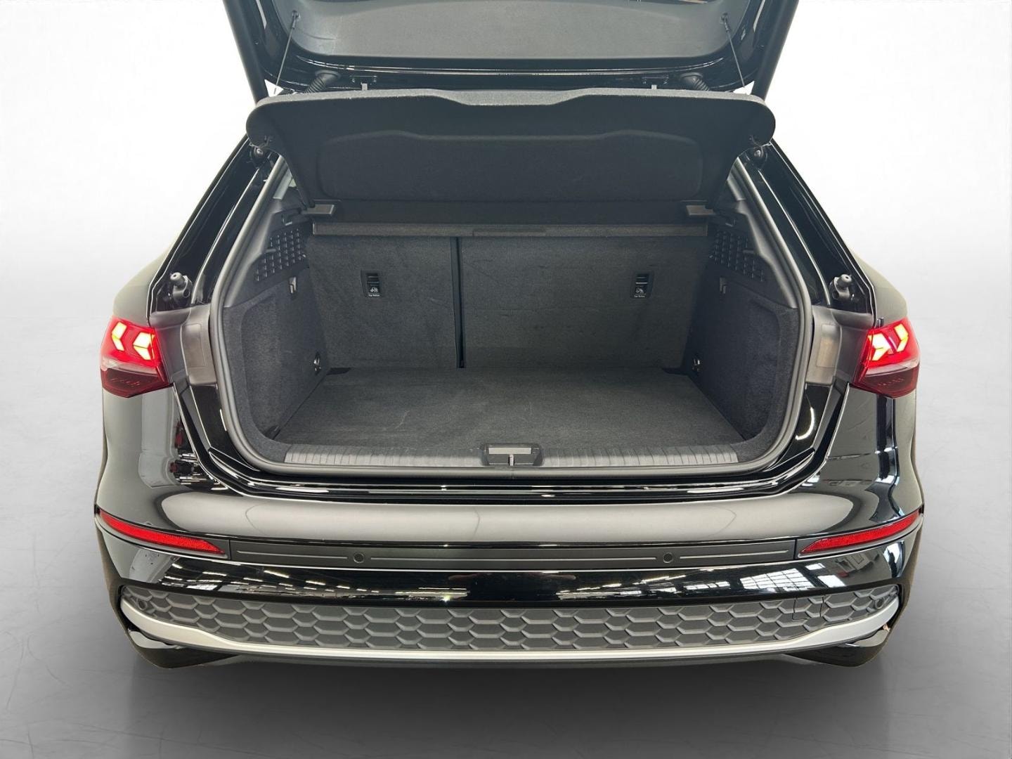 Bild über Audi A3 Sportback TFSI Schaltgetriebe - für weitere Informationen kontaktieren Sie den Audi Partner