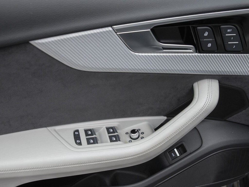 Image about Audi RS 4 Avant TFSI quattro tiptronic