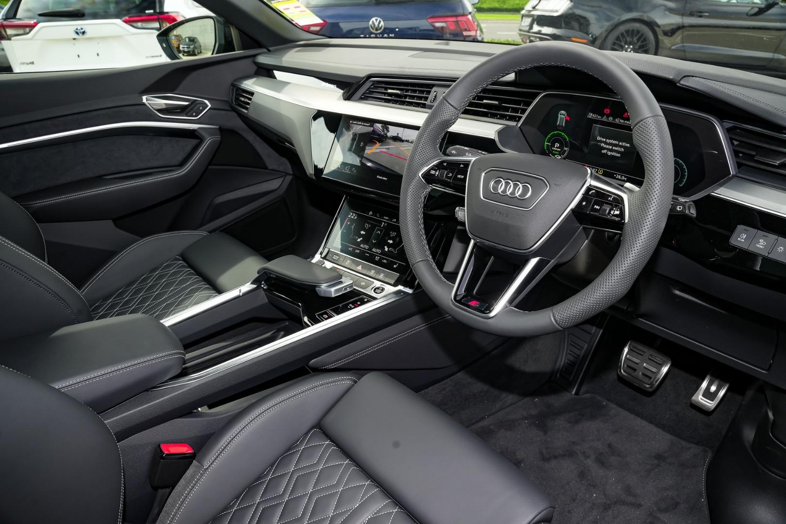 Image about Audi Q8 e-tron 55 e-tron quattro Launch Edition 300,00 kW