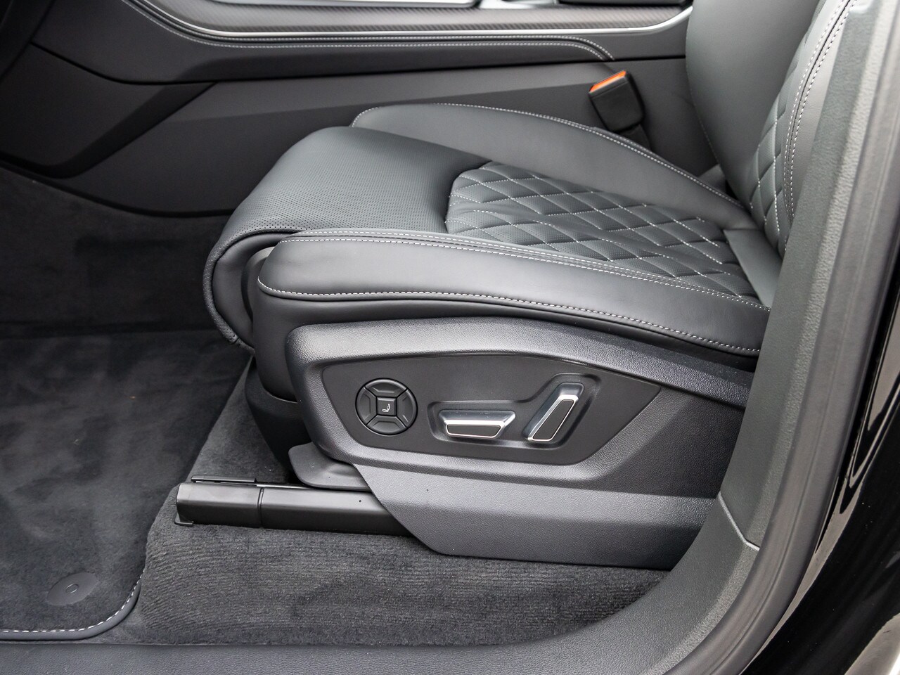 Image about Audi Q7 SUV S line 50 TDI quattro tiptronic