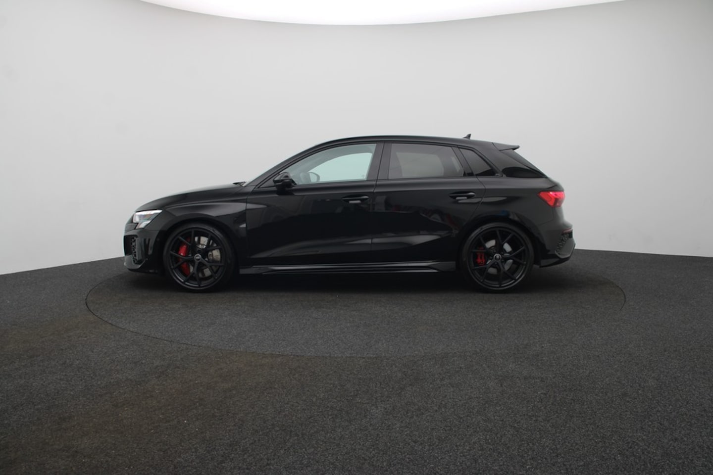 Bild über Audi RS 3 Sportback TFSI quattro S tronic - für weitere Informationen kontaktieren Sie den Audi Partner
