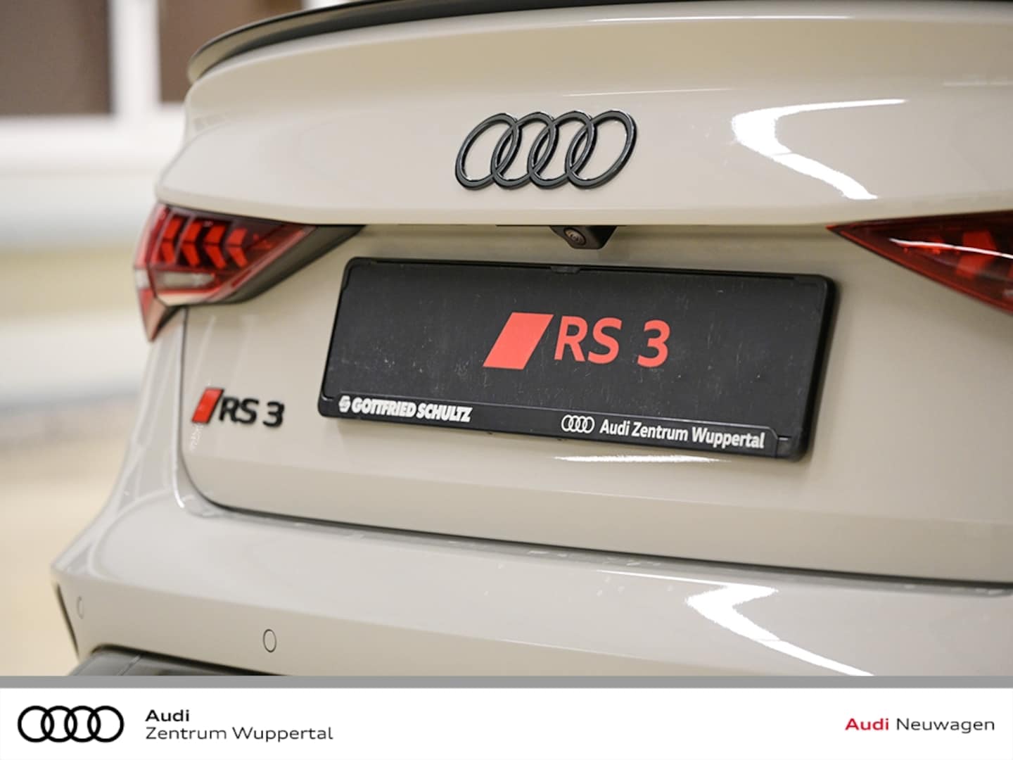 Bild über Audi RS 3 Limousine TFSI quattro 294 kW S tronic - für weitere Informationen kontaktieren Sie den Audi Partner