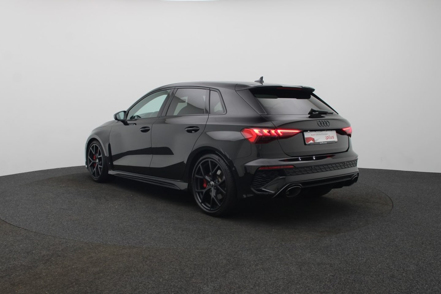 Bild über Audi RS 3 Sportback TFSI quattro S tronic - für weitere Informationen kontaktieren Sie den Audi Partner
