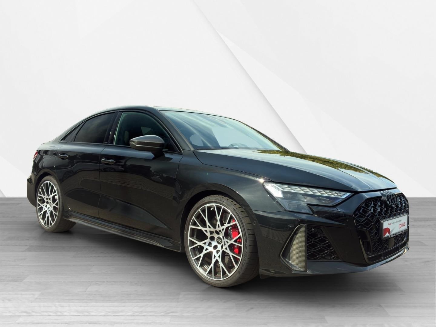 Bild über Audi RS 3 Limousine TFSI quattro S tronic - für weitere Informationen kontaktieren Sie den Audi Partner