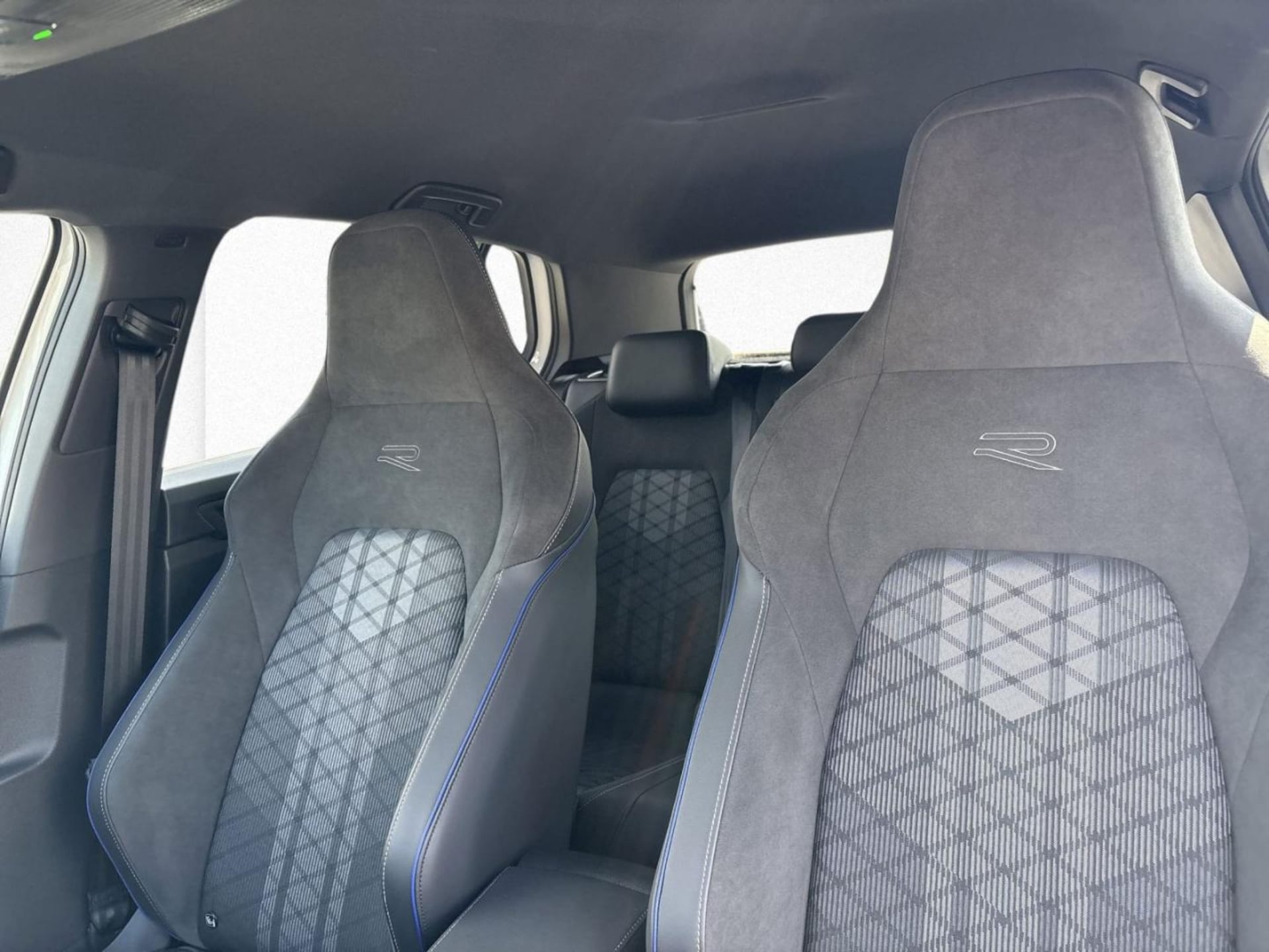 Volkswagen Golf R-Line