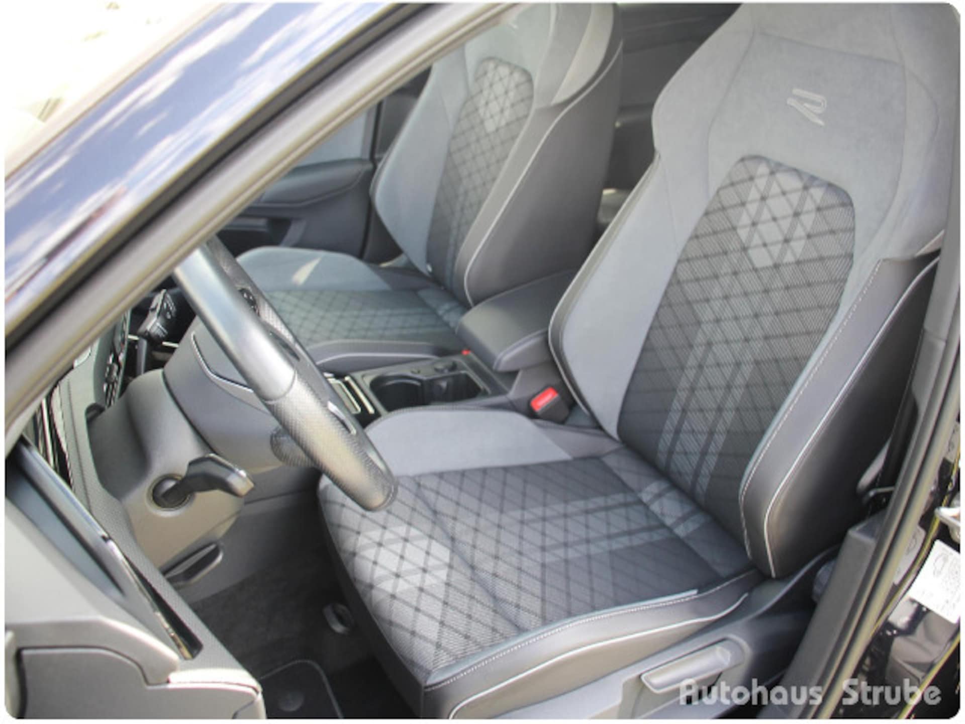 Volkswagen Golf R-Line