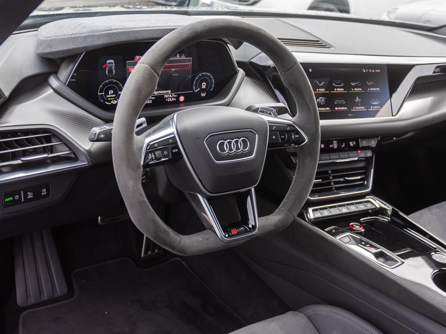 Bild über Audi RS e-tron GT e-tron quattro - für weitere Informationen kontaktieren Sie den Audi Partner